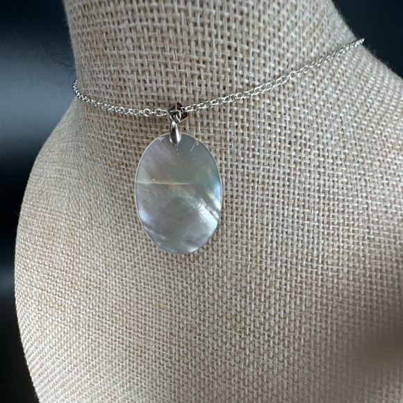 Oval Cameo Shell Pendant Woman Carving on Silver Chain - Picture 11 of 16